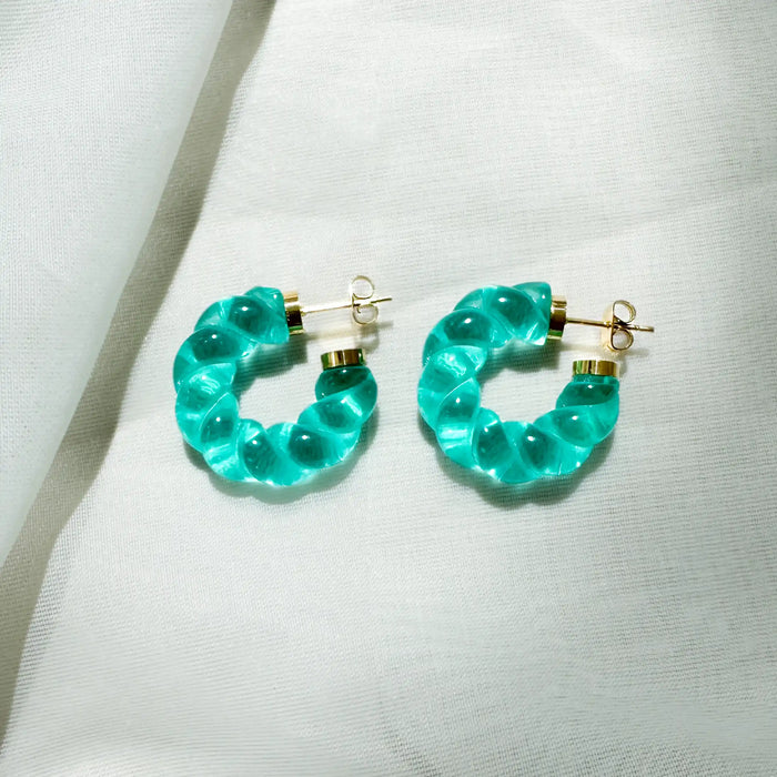 MATILDA Creolen – Verspieltes Twist-Design in Acetat